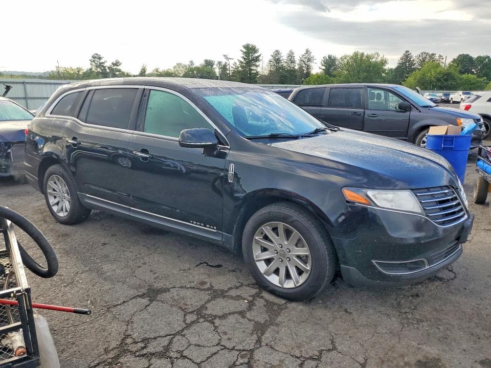 2018 LINCOLN MKT 4