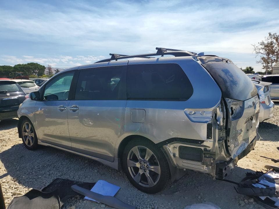 2018 TOYOTA SIENNA SE 8-PASSENGER 2