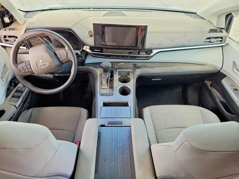 2025 TOYOTA SIENNA LE 8-PASSENGER 8