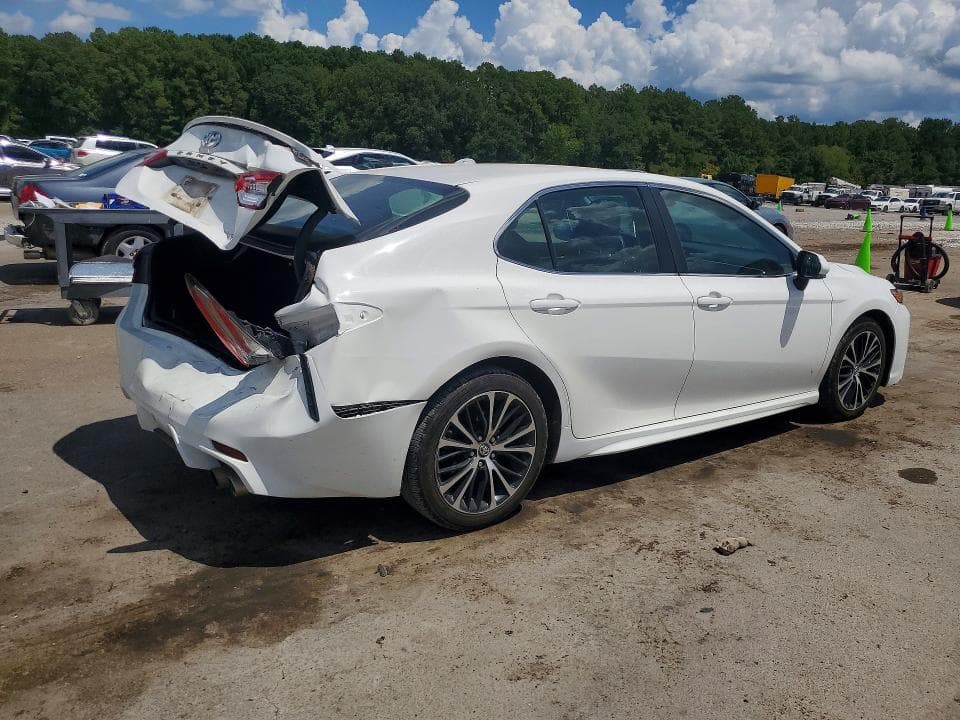 2018 TOYOTA CAMRY SE 3