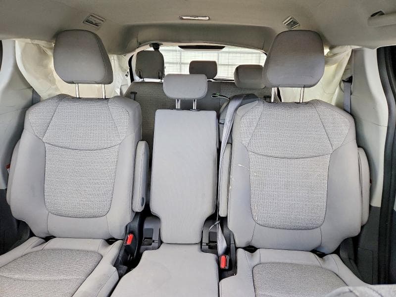 2022 TOYOTA SIENNA LE 10