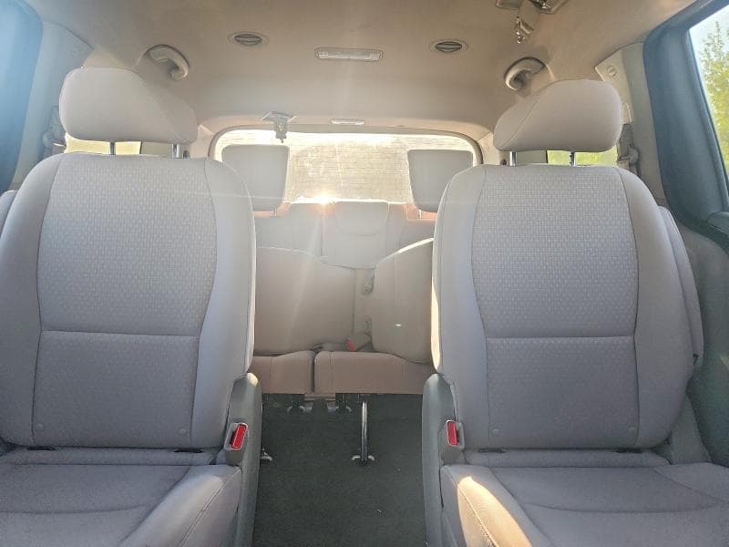 2017 KIA SEDONA LX 10