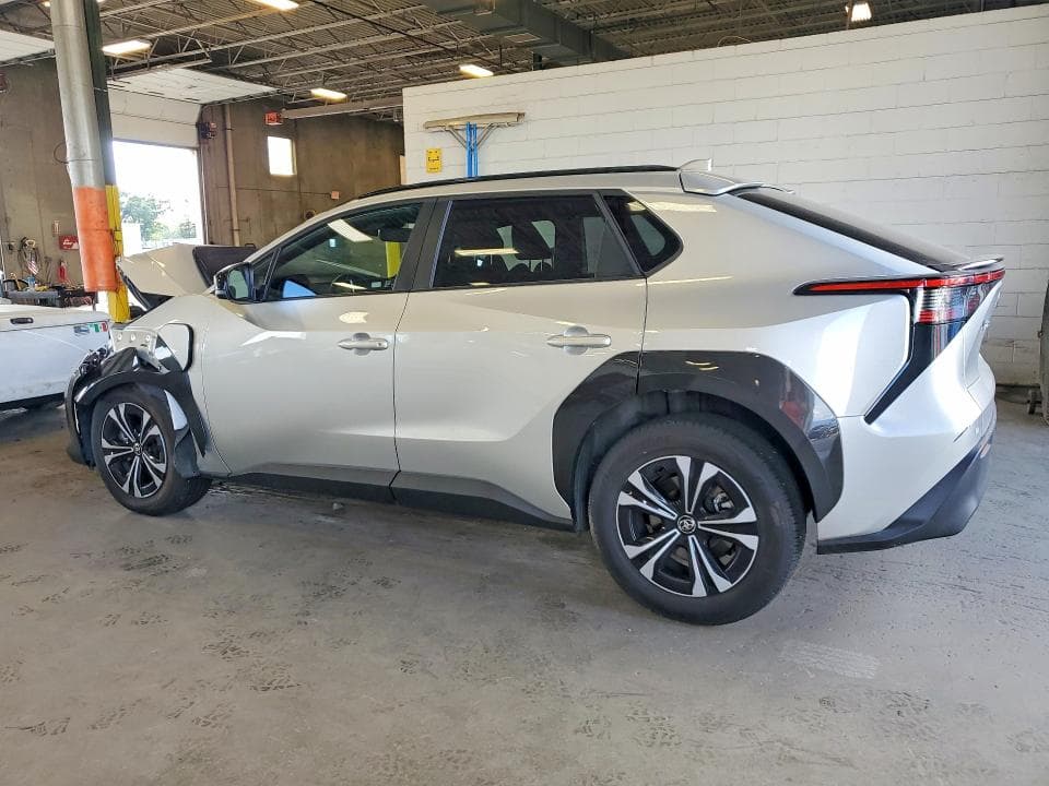 2023 TOYOTA BZ4X XLE 2