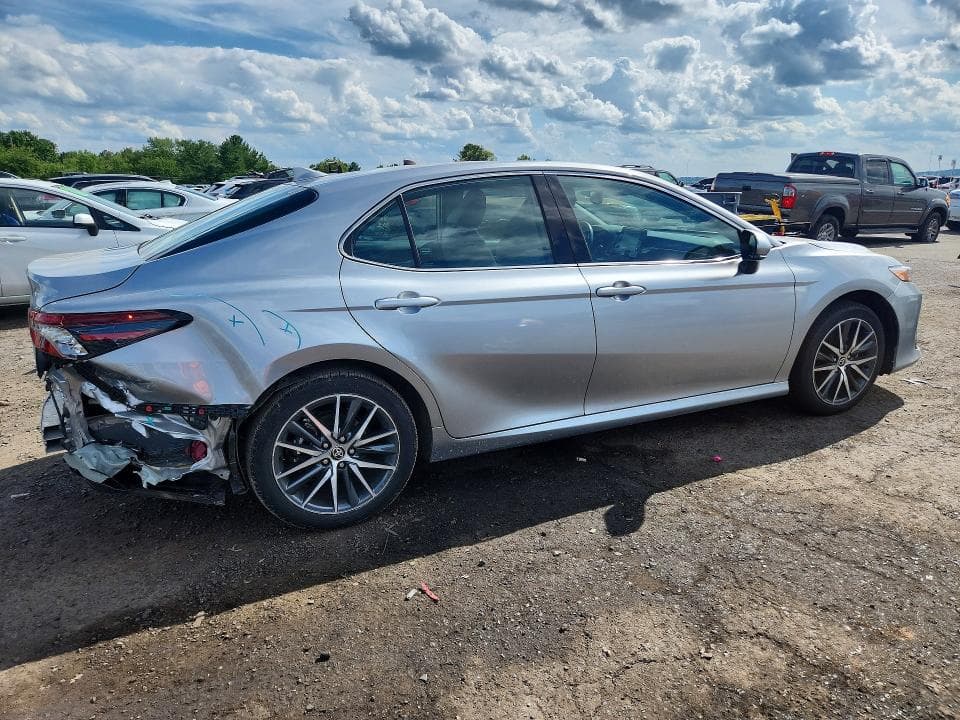 2023 TOYOTA CAMRY XLE 3