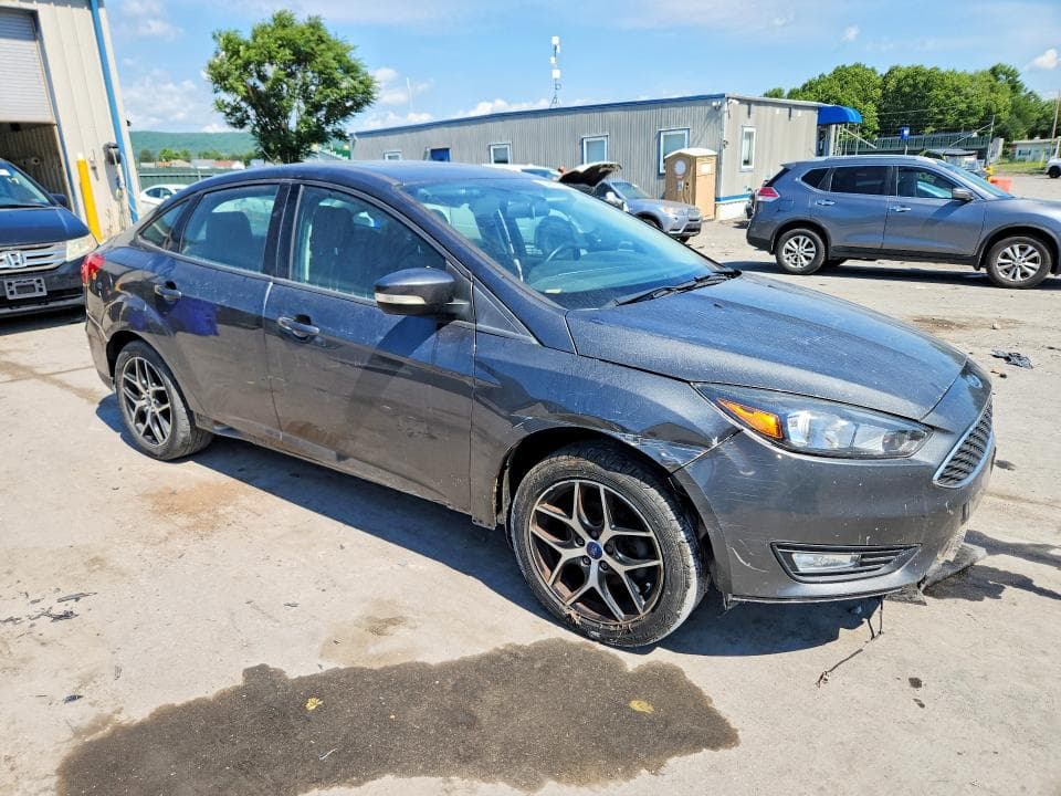 2017 FORD FOCUS SEL 4