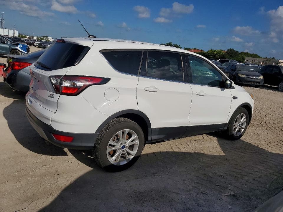 2017 FORD ESCAPE SE 3