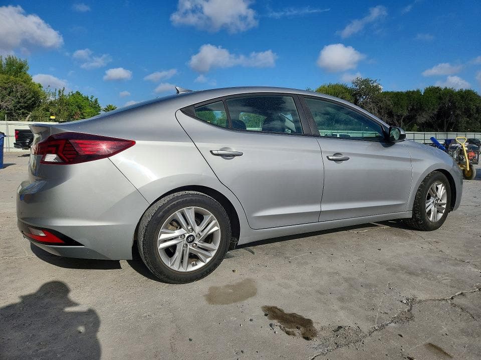 2020 HYUNDAI ELANTRA SEL 3