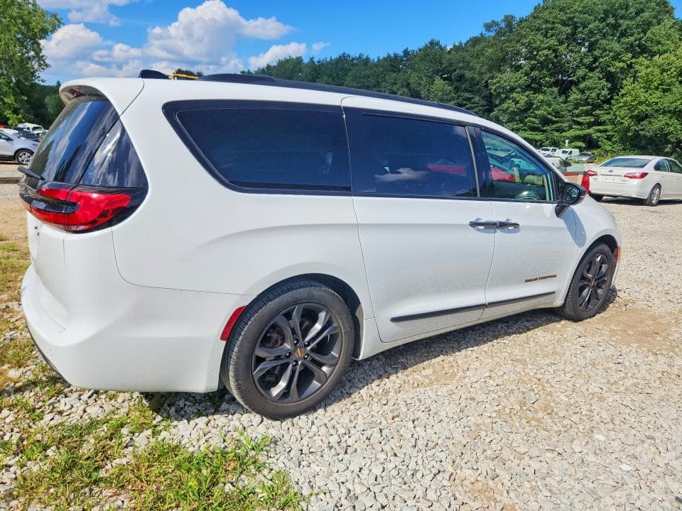 2024 CHRYSLER PACIFICA TOURING L 3