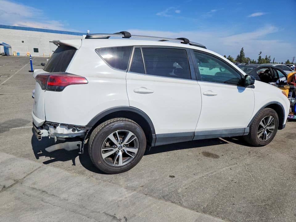 2018 TOYOTA RAV4 LE 3