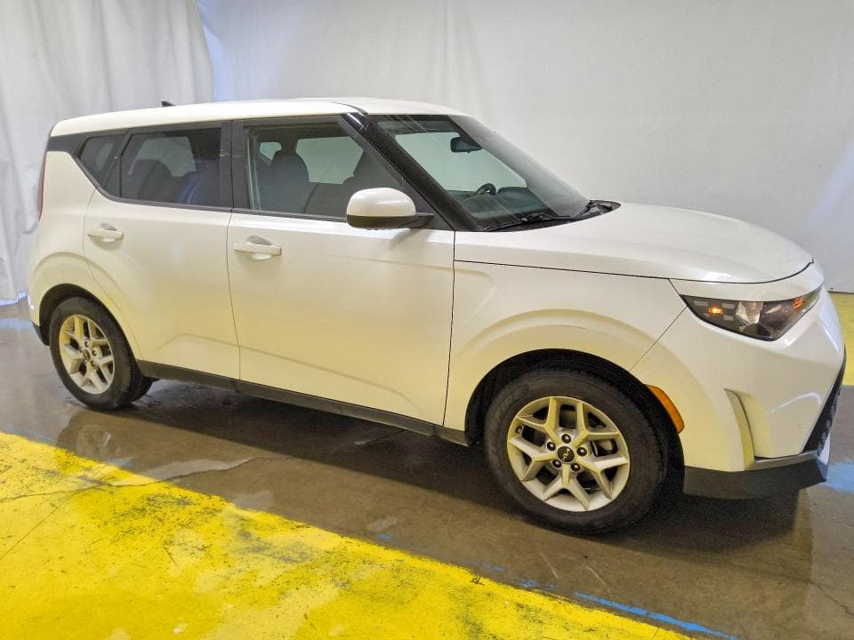 2023 KIA SOUL LX 4