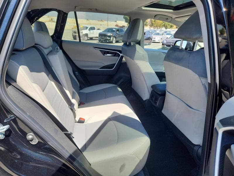 2025 TOYOTA RAV4 XLE PREMIUM 10