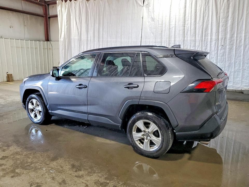 2021 TOYOTA RAV4 XLE 2