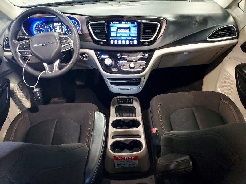 2017 CHRYSLER PACIFICA TOURING 8