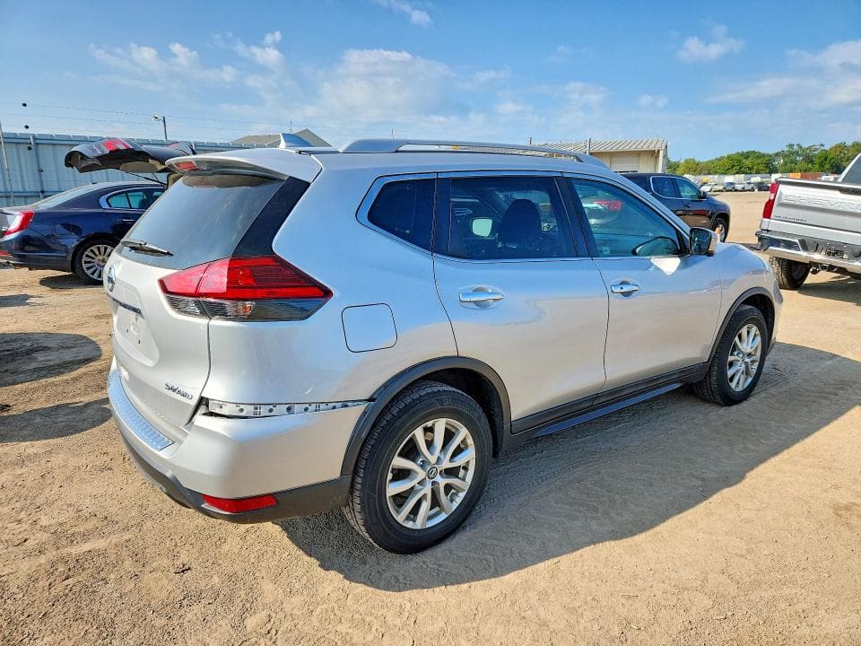 2017 NISSAN ROGUE SV 3