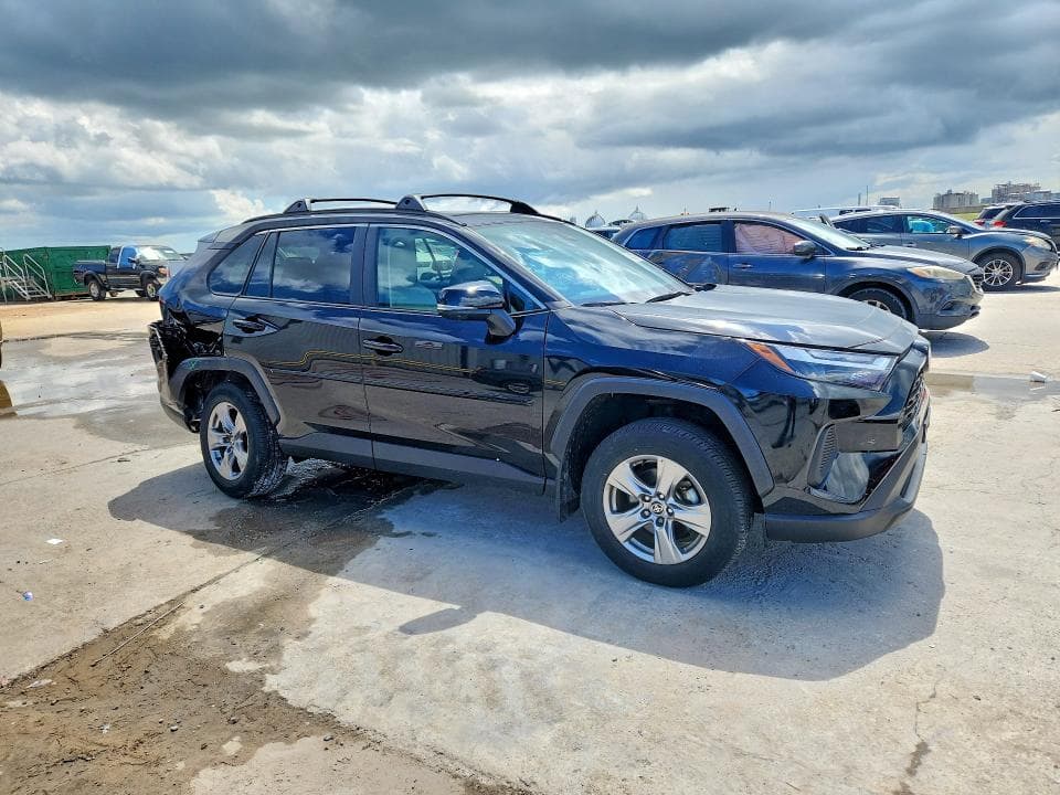 2023 TOYOTA RAV4 XLE 4