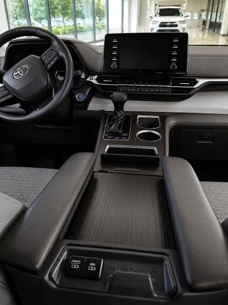 2022 TOYOTA SIENNA LE 9