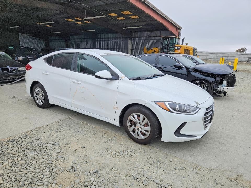 2018 HYUNDAI ELANTRA SE 4