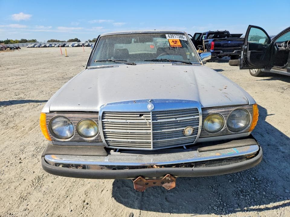 1982 MERCEDES-BENZ 300 D 5