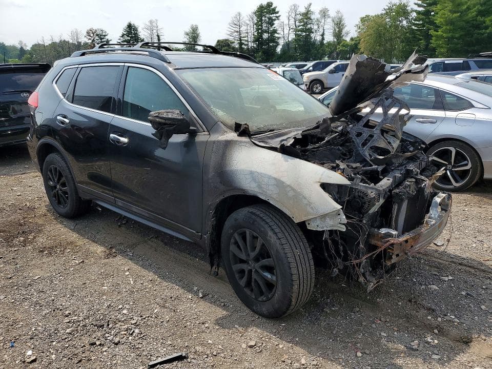 2017 NISSAN ROGUE SV 4