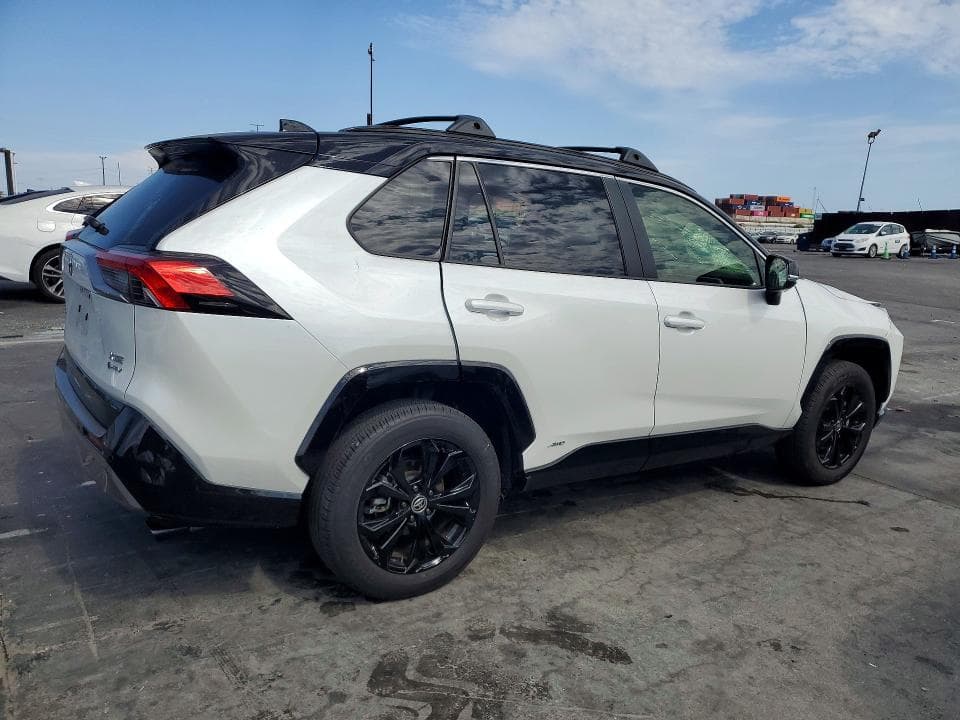 2025 TOYOTA RAV4 XSE 3