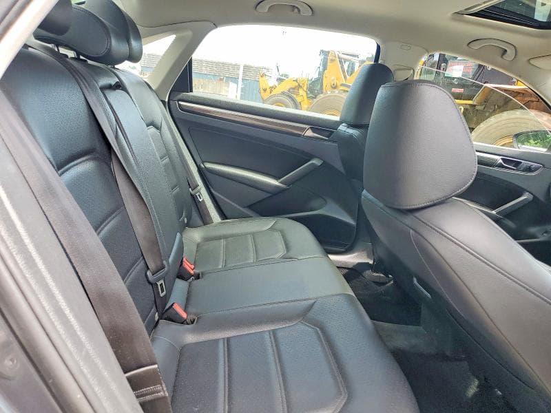 2018 VOLKSWAGEN PASSAT SE 10