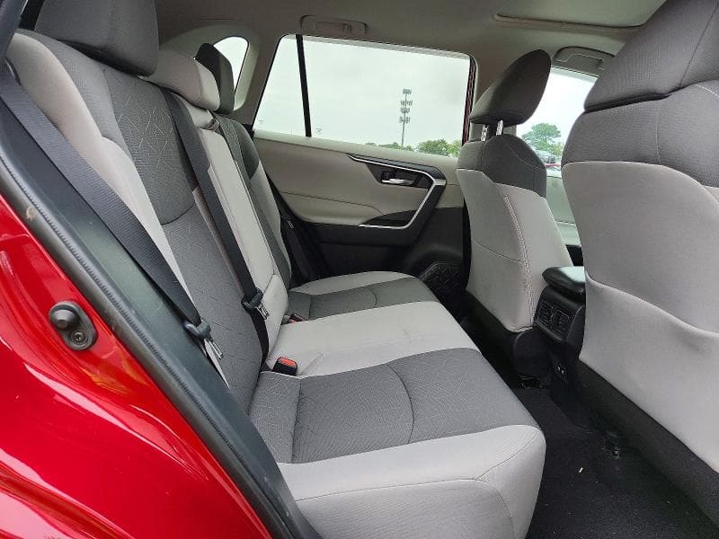 2020 TOYOTA RAV4 XLE 11