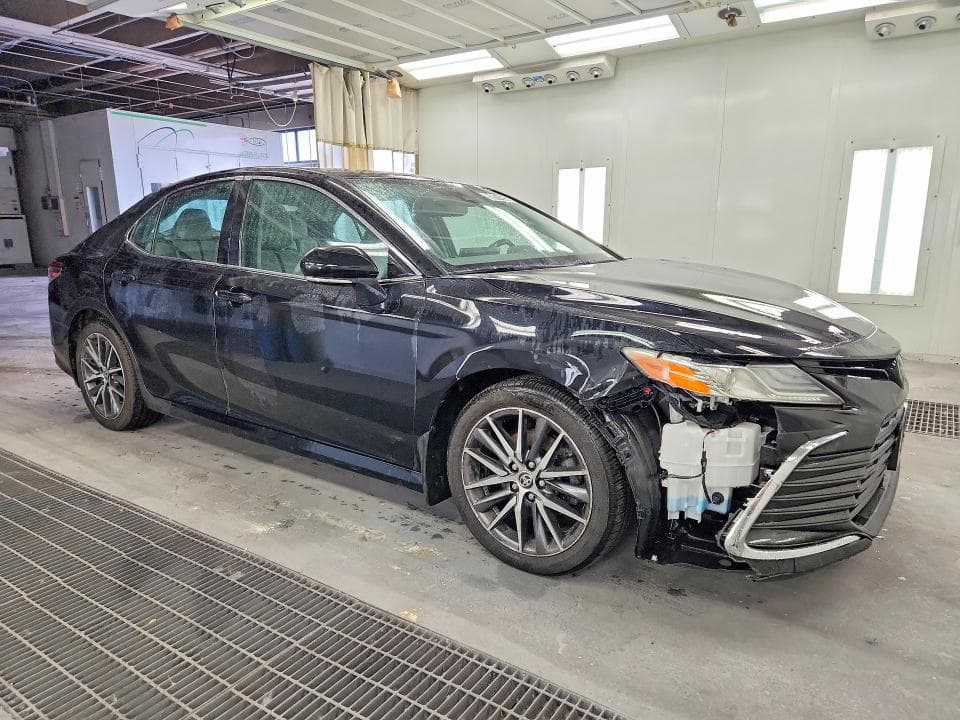2023 TOYOTA CAMRY XLE 4