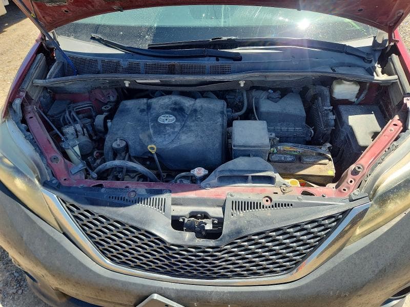 2017 TOYOTA SIENNA SE 12
