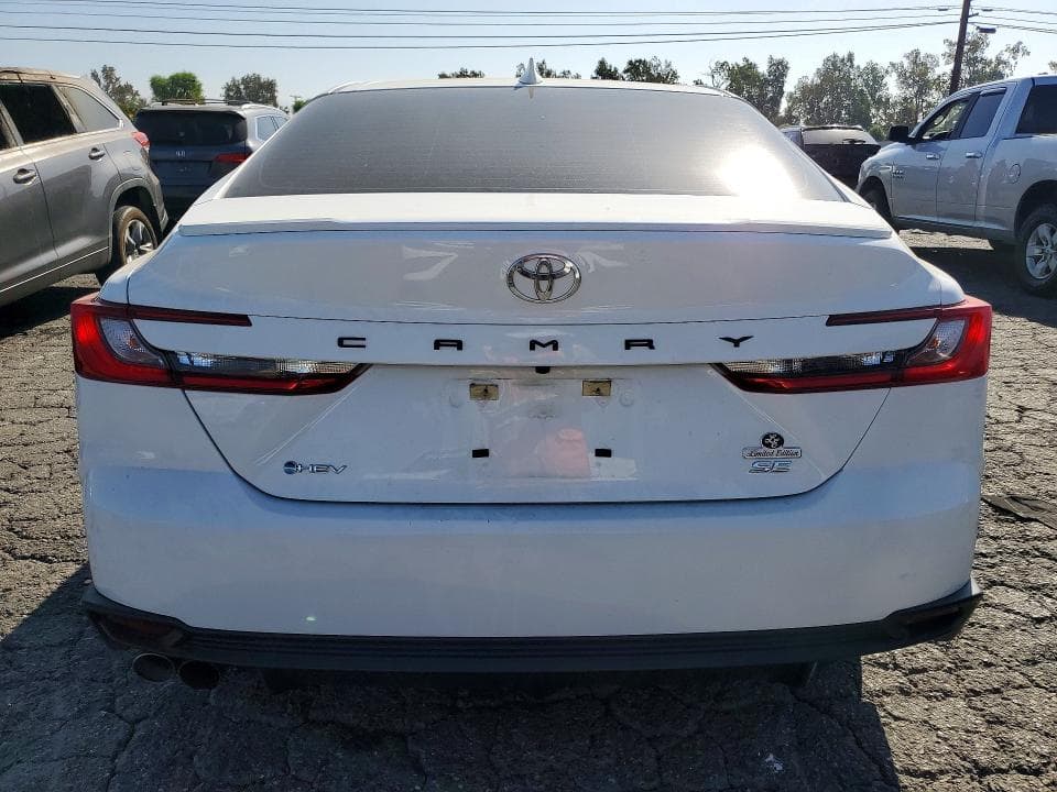 2025 TOYOTA CAMRY SE 6