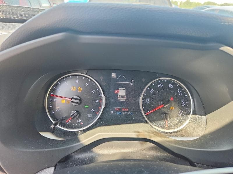 2019 TOYOTA RAV4 XLE 9