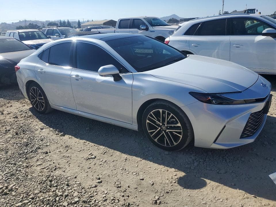 2025 TOYOTA CAMRY XLE 4