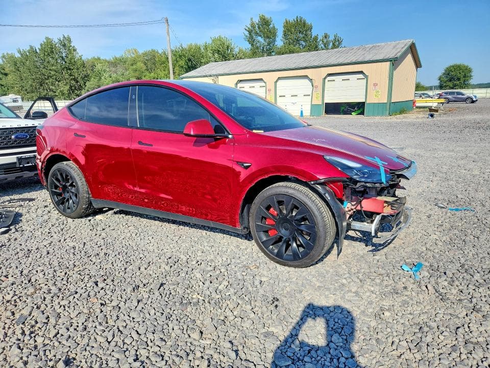 2025 TESLA MODEL Y 4