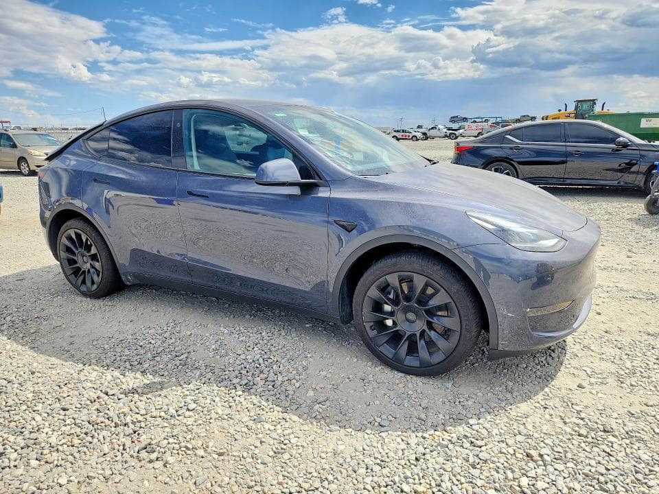 2023 TESLA MODEL Y 4