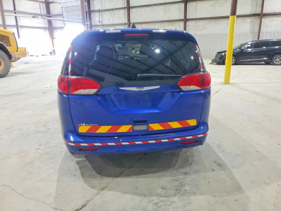2021 CHRYSLER VOYAGER LX 6