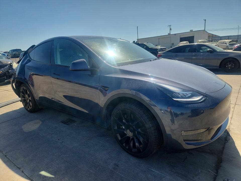 2023 TESLA MODEL Y 4
