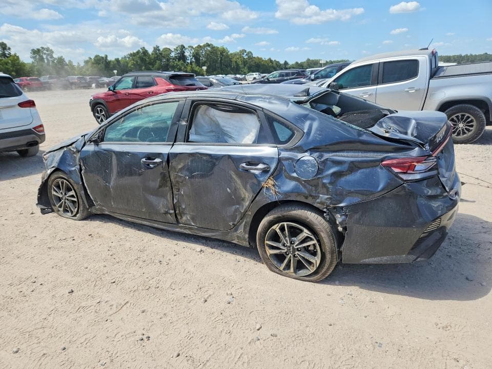 2023 KIA FORTE LXS 2