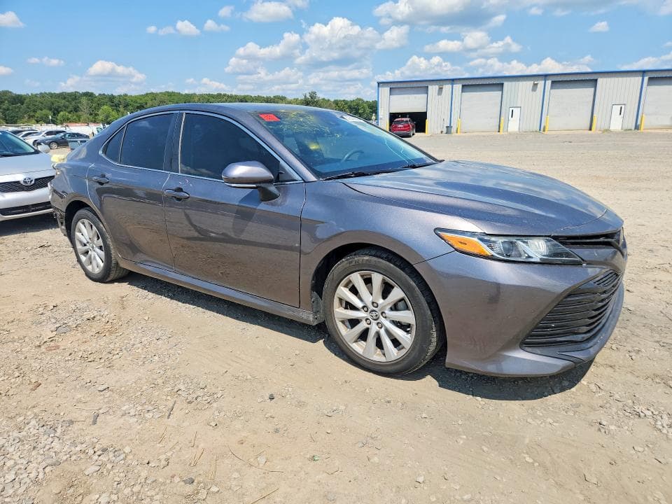 2018 TOYOTA CAMRY LE 4