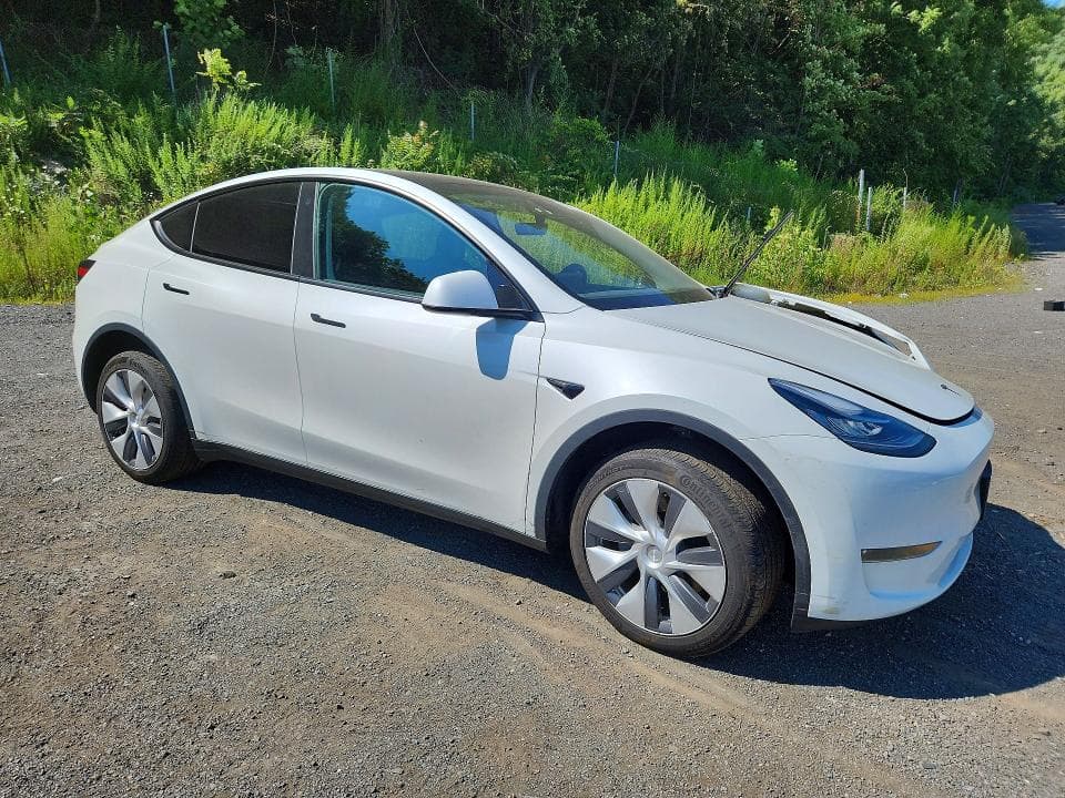 2023 TESLA MODEL Y 4