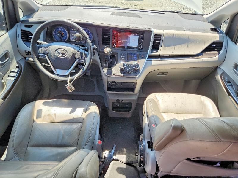 2018 TOYOTA SIENNA XLE 8-PASSENGER 8