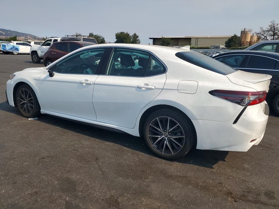 2024 TOYOTA CAMRY SE 2