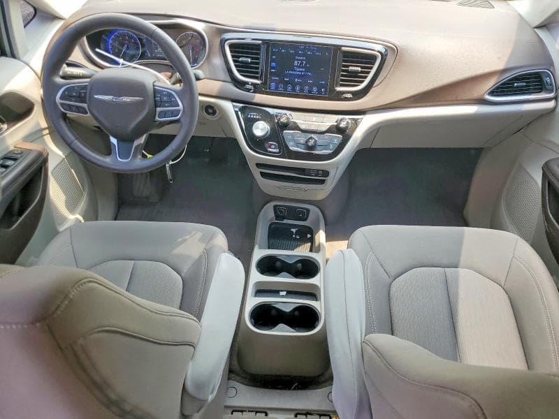 2017 CHRYSLER PACIFICA TOURING 8