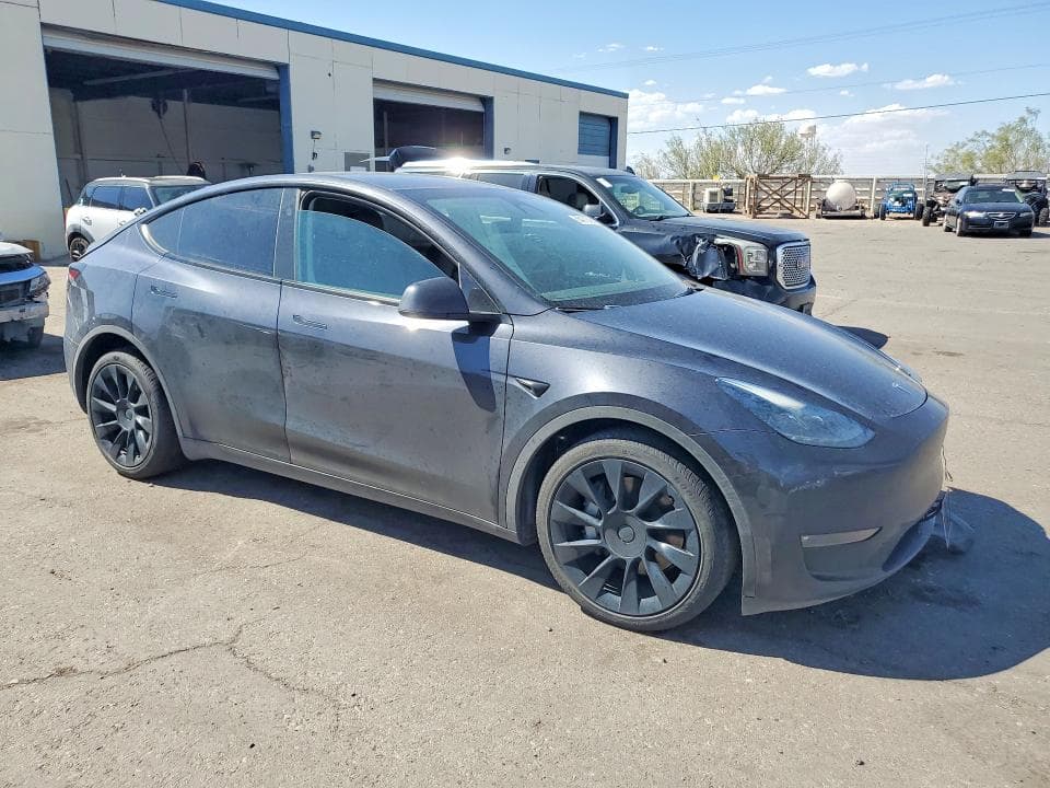 2024 TESLA MODEL Y 4