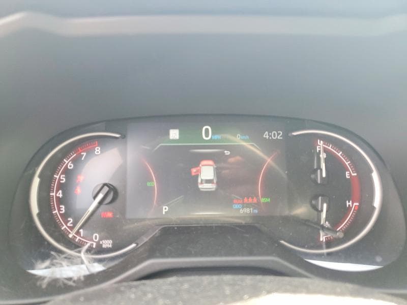 2025 TOYOTA RAV4 XLE 9