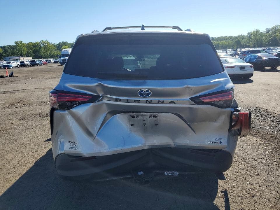 2021 TOYOTA SIENNA LE 6