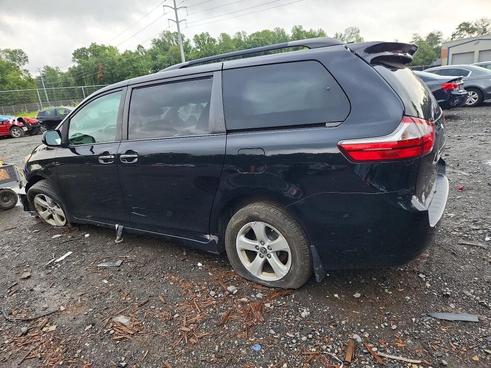 2019 TOYOTA SIENNA LE 2