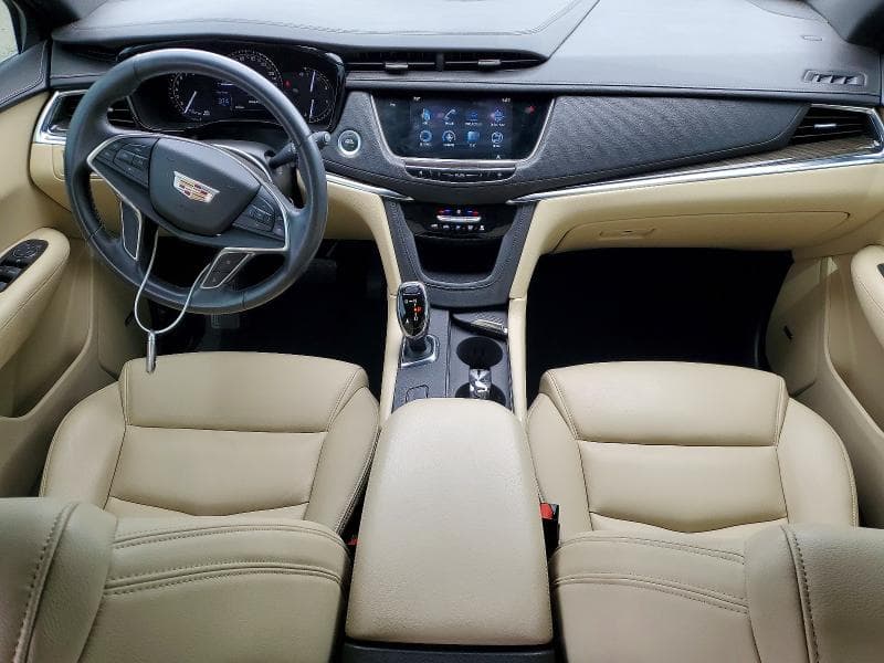 2017 CADILLAC XT5 8
