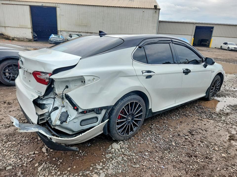 2020 TOYOTA CAMRY XLE 3