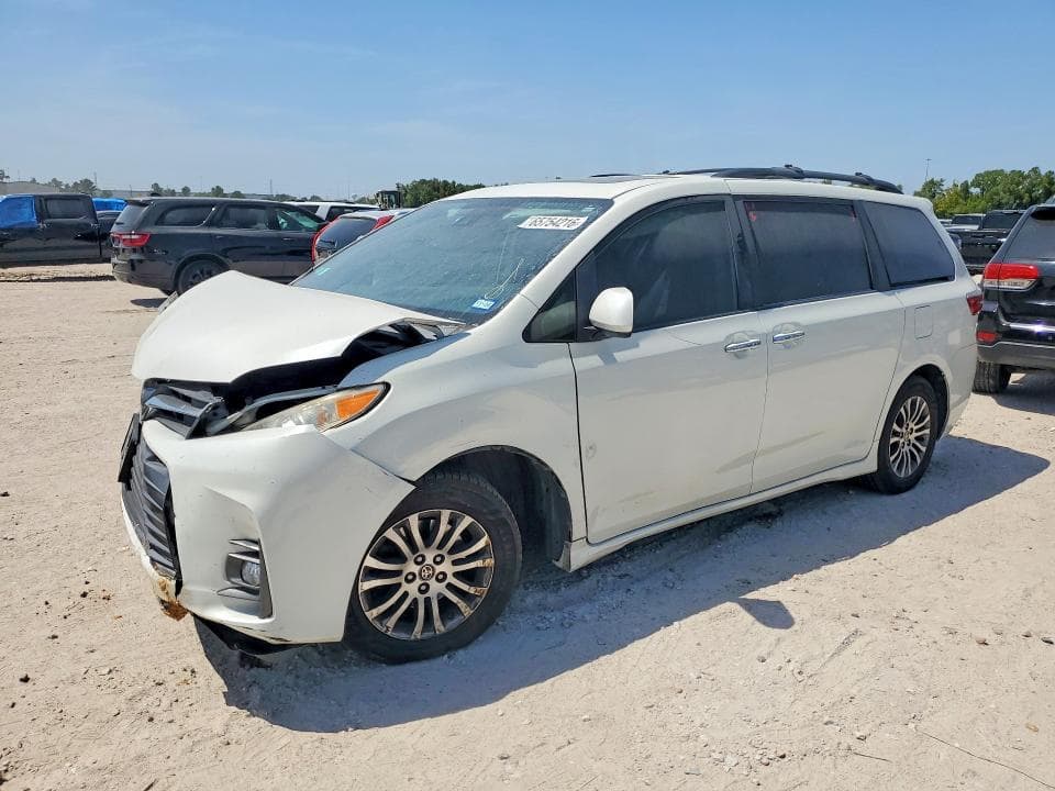 2020 TOYOTA SIENNA XLE 8-PASSENGER