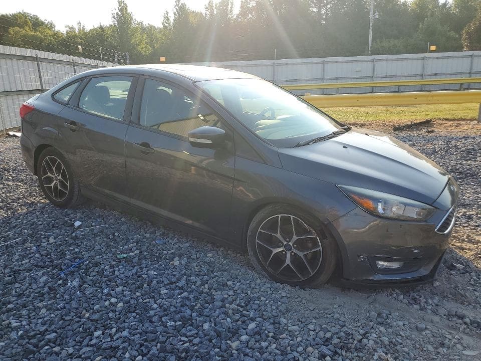 2017 FORD FOCUS SEL 4