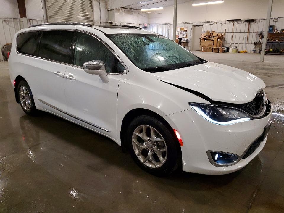 2017 CHRYSLER PACIFICA LIMITED 4